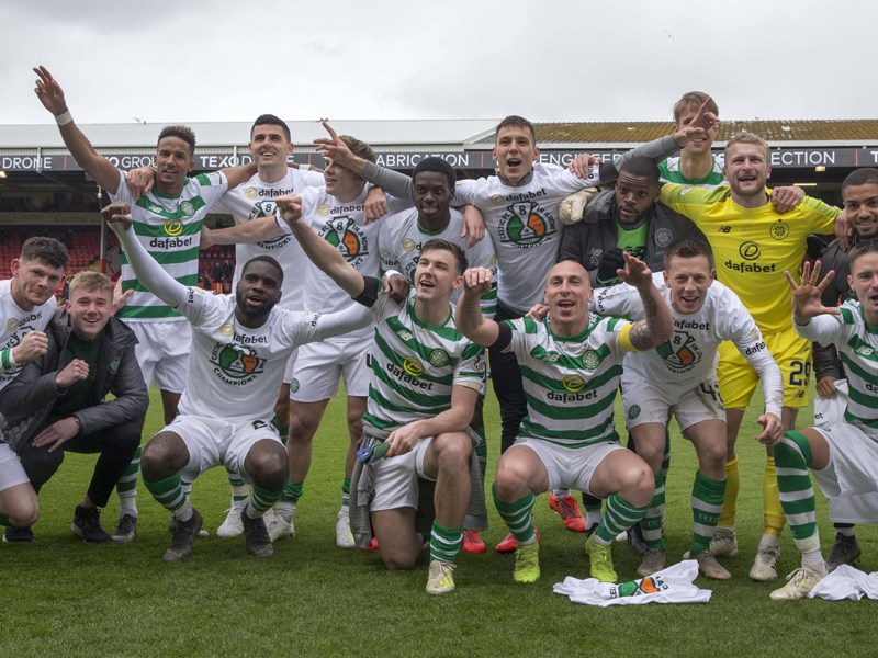 Celtic feiert in Aberdeen die 50. Meisterschaft