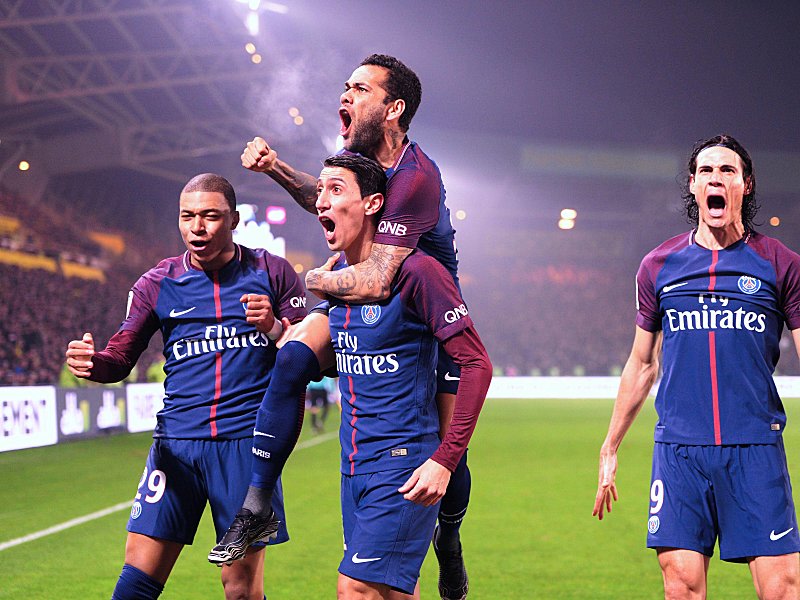 Feiern den Siegtreffer: Kylian Mbappé. Angel di Maria, Dani Alves und Edinson Cavani (v. li.).