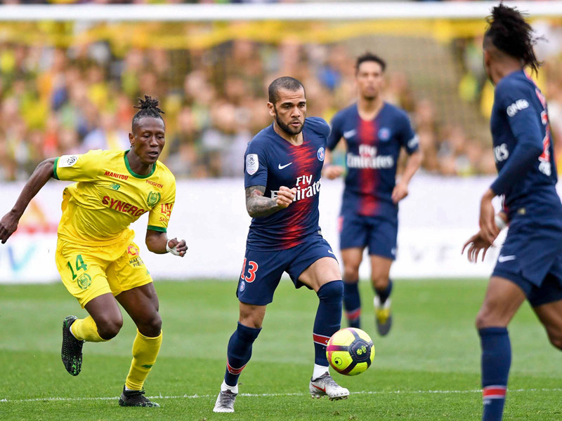 Charles Traoré gegen Dani Alves