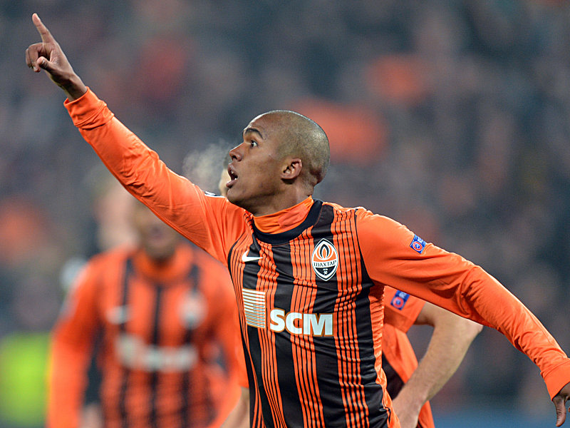 Douglas Costa, der hier nach seinem 2:1 im Hinspiel jubelt, ist ein Kandidat für die Willian-Rolle.