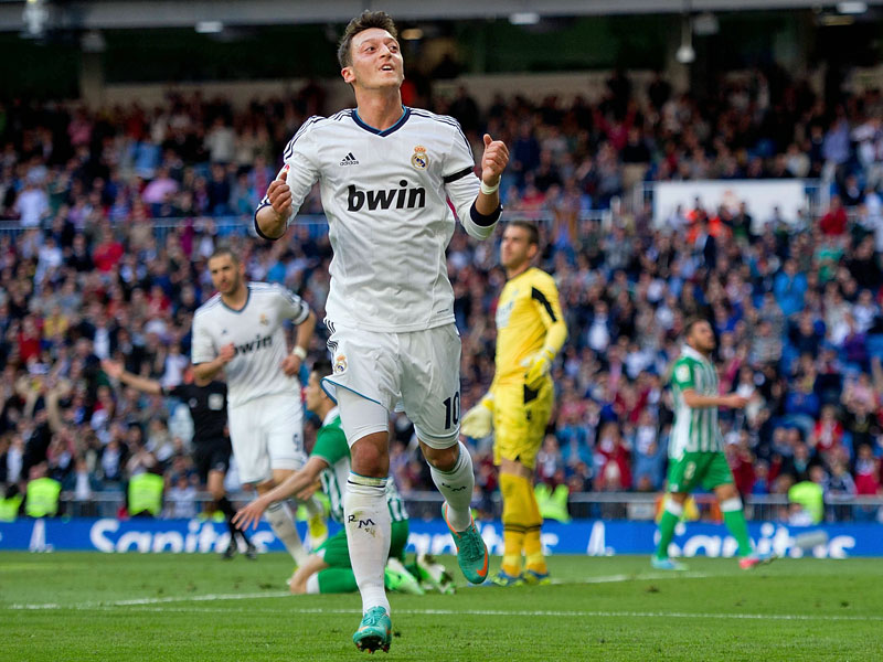 Doppelpacker: Mesut Özil traf in den vergangenen beiden Spielen je zweimal.