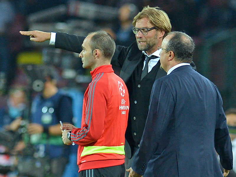 Jürgen Klopp verschafft seinem Ärger beim Vierten Schiedsrichter Luft. Konsequenz: Der BVB-Coach musste auf die Tribüne.