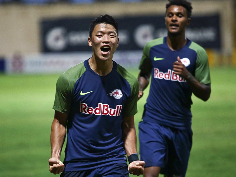 Traf zur zwischenzeitlichen 2:0-Führung für Salzburg: Hee-Chan Hwang (li.).