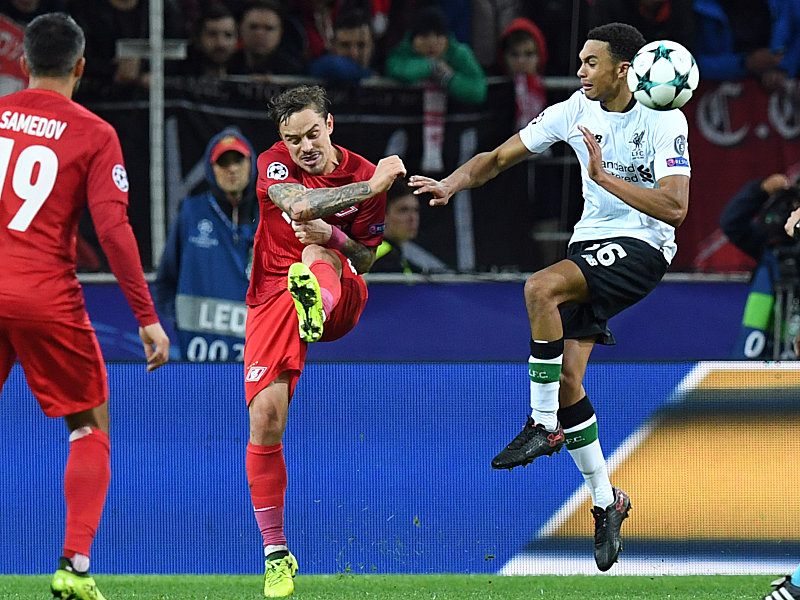 Wieder nur ein Remis: Trent Alexander-Arnold (re.) und der FC Liverpool kamen in Moskau nicht über ein 1:1 hinaus.