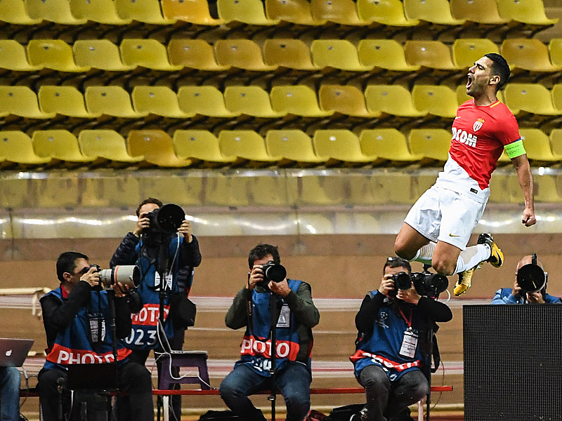 Jubelsprung: Falcao freut sich über sein soeben erzieltes 1:0.