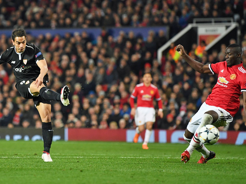 Die Vorentscheidung im Old Trafford: Wissam Ben Yedder erzielt das 1:0 für Sevilla.