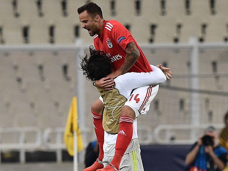 Die frühe Führung: Der Ex-Frankfurter Haris Seferovic durfte sich bei Benfica feiern lassen.