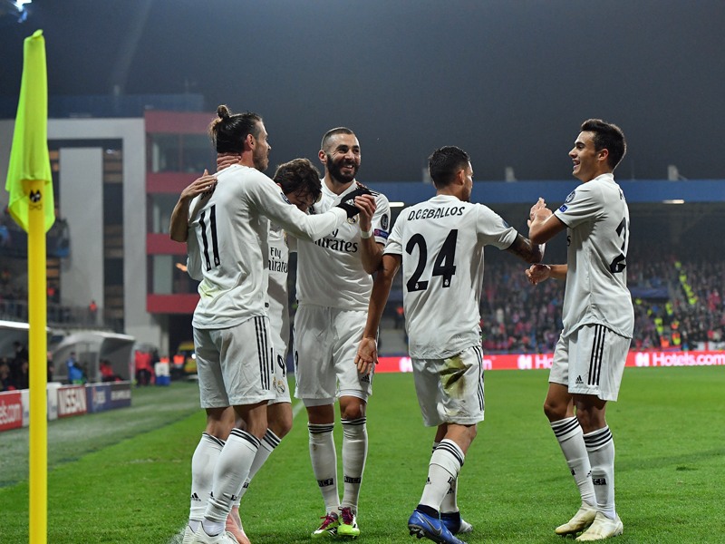 Dieses Bild bot sich schon viermal vor der Pause: Real-Flügelflitzer Gareth Bale (#11) und die Kollegen feiern.