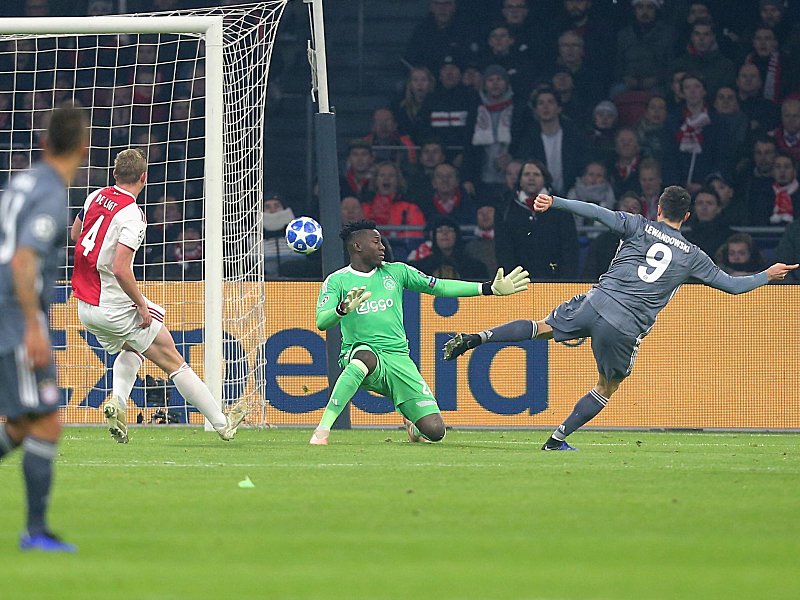 Matthijs de Ligt, André Onana, Robert Lewandowski (v.li.)