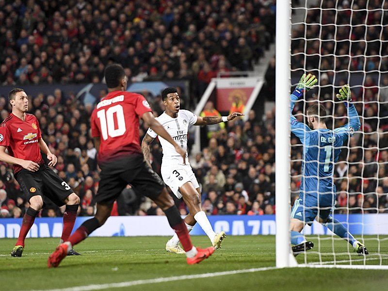 Mutterseelenallein: Presnel Kimpembe (2.v.r) trifft nach einer Ecke zum 1:0.
