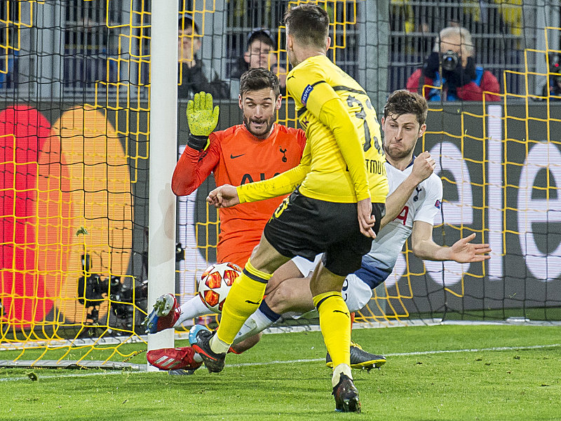34. Minute: Ben Davies blockt Weigls Schuss ab und verhindert damit den Rückstand der Londoner.