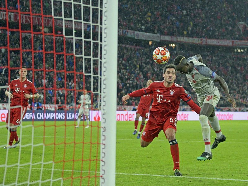 Doppelpack: Sadio Mané erzielt per Kopf sein zweites Tor in der Allianz Arena.