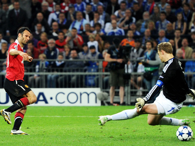 Giggs überwindet Neuer