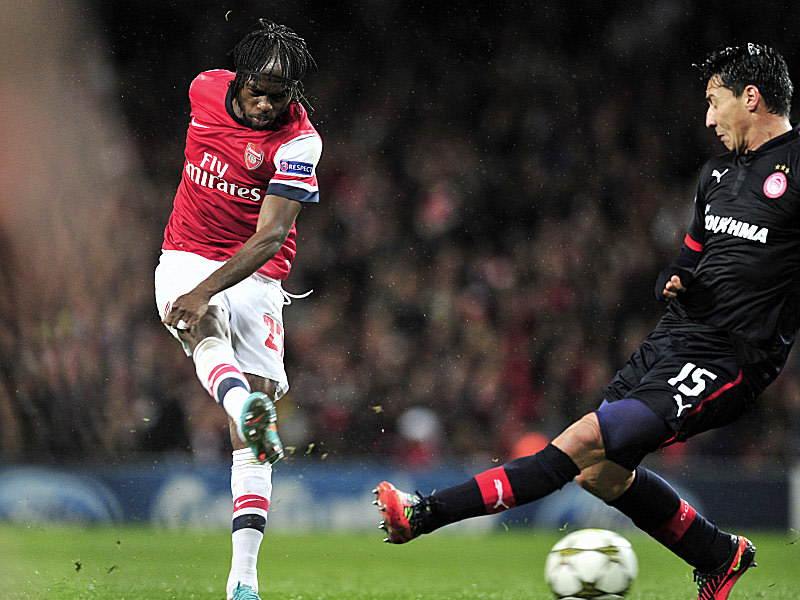 Tolle Schusstechnik: Arsenals Gervinho erzielt mit diesem genauen Rechtsschuss das Tor zum 1:0.