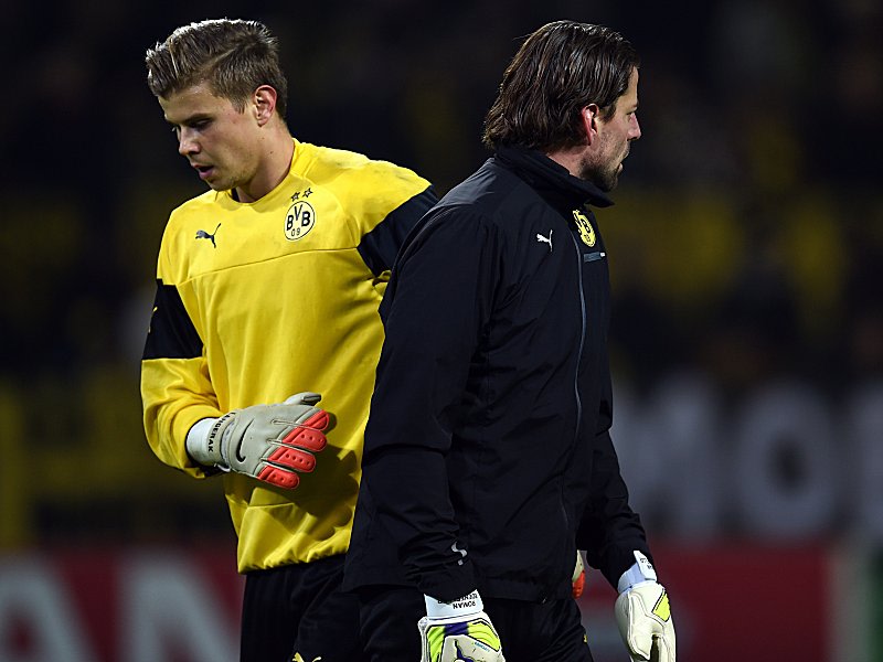 Änderung in der BVB-Torwart-Hierarchie? Mitchell Langerak bekam erneut vor Roman Weidenfeller den Vorzug.