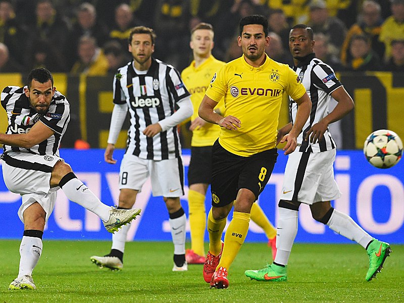 Das frühe 0:1: Carlos Tevez (li.) trifft aus der Distanz.