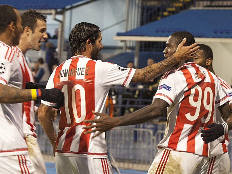 Matchwinner: Die Kollegen beglückwünschen Olympiakos-Stürmer Ideye Brown (rechts).