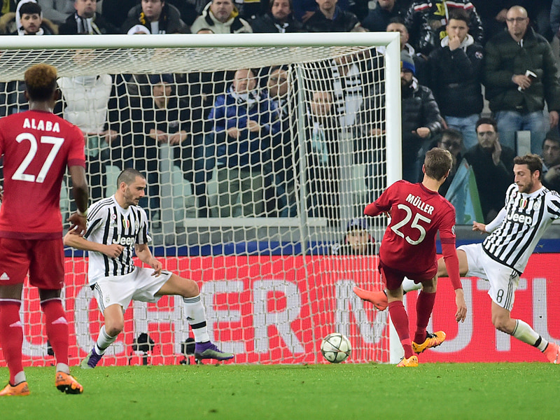 Müller netzt zum 1:0 für die Bayern ein