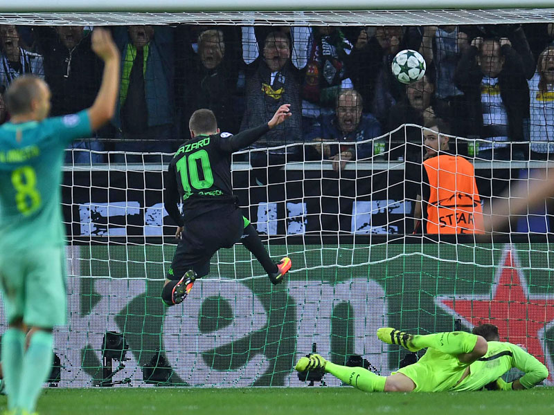 Brachte mit seinem Führungstor den Borussia-Park zum Kochen: Gladbachs Thorgan Hazard (#10) überwindet Marc-André ter Stegen.