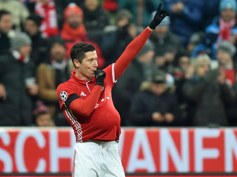 Torjubel: Robert Lewandowski hat den FC Bayern per Freistoß gegen Atletico in Front gebracht.