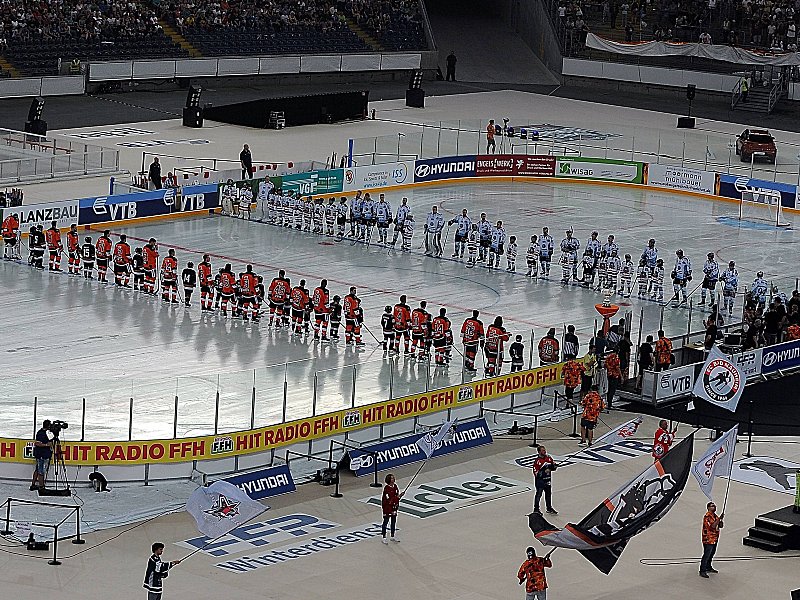 Die DEL2 startete mit einem "Summer Game" in der Frankfurter Arena.