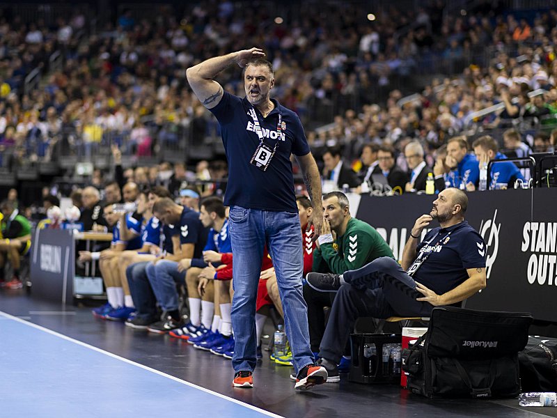 Unzufrieden: Serbiens Nationaltrainer Nenad Perunicic.