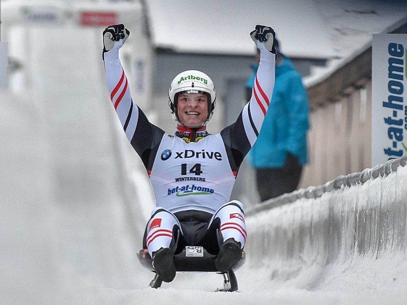 Das hatte keiner erwartet: Jonas Müller holt sich Gold in Winterberg.