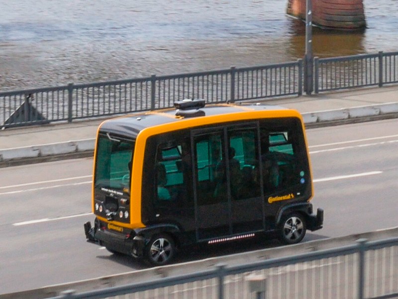 Continental CUbe: Solche führerlosen Robo-Shuttles sollen ihre Fahrgäste künftig von Haustür zu Haustür bringen.