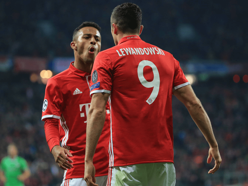 Zwei der drei Bayern in der Elf: Thiago und Lewandowski.