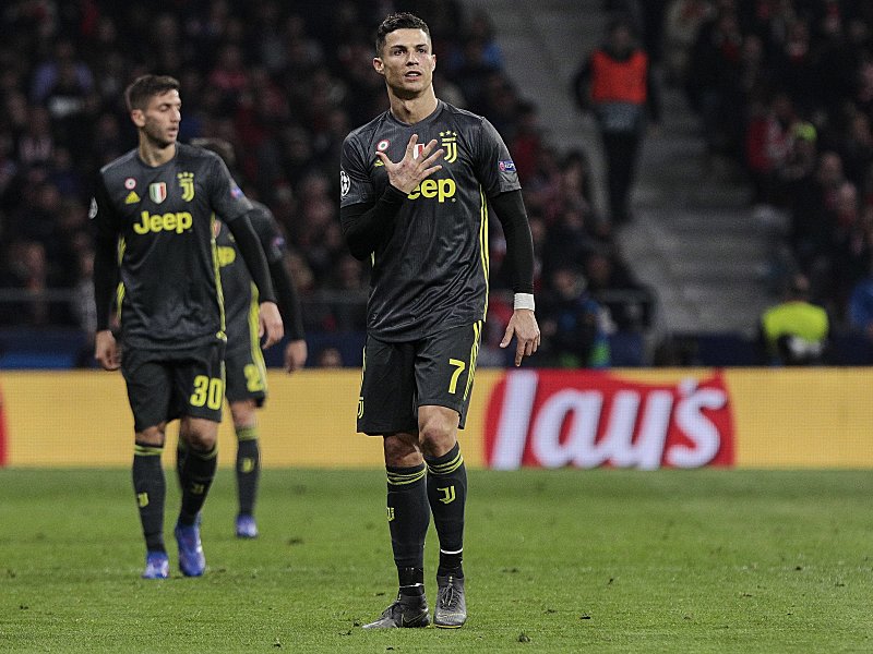 Frust! Cristiano Ronaldo mit provokanter Fünf-Finger-Geste ...