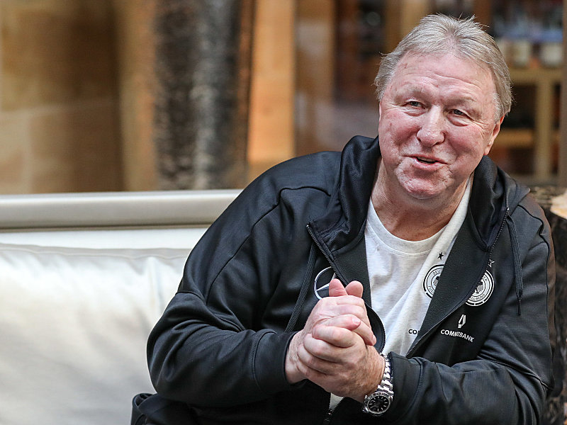 Walther-Bensemann-Preis 2018 an Horst Hrubesch - kicker