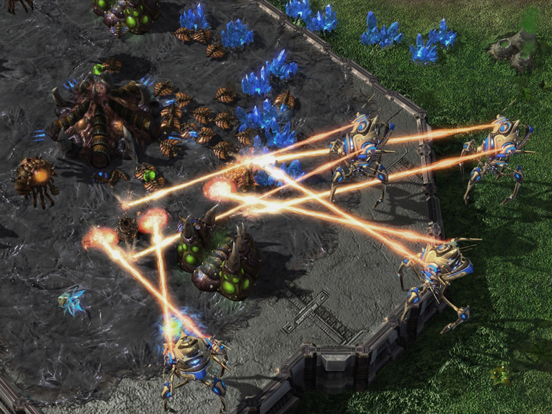 Zergs und Protoss im Kampf um den Sieg