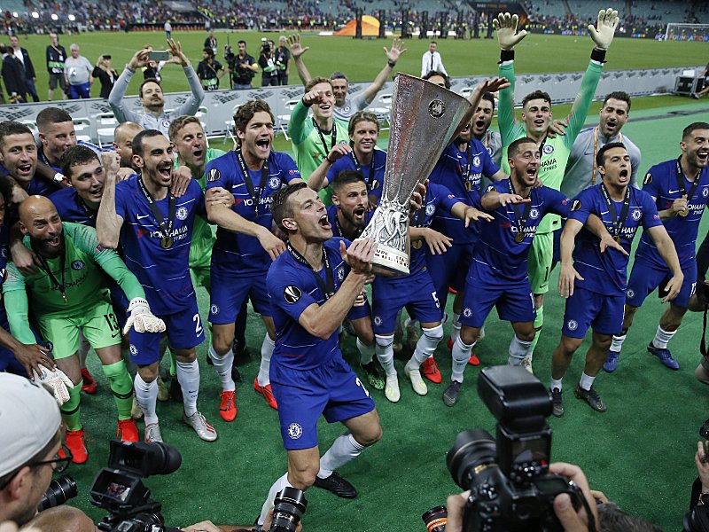 Riesenjubel: Die Spieler von Chelsea bejubeln den Pokalsieg.