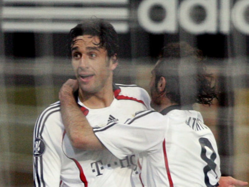 Hamit Altintop und Luca Toni (li.)