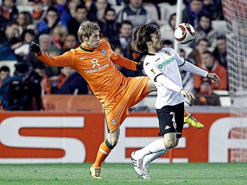 Hunt gibt im Duell mit Silva (re.) alles.