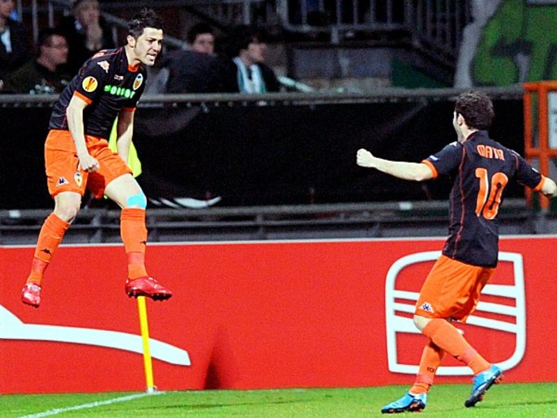 David Villa feiert mit Mata