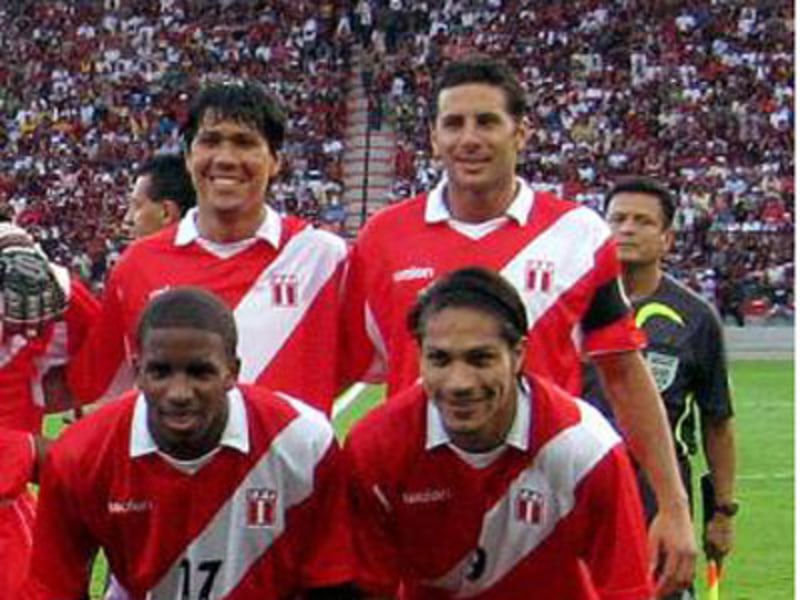 Claudio Pizarro (oben r.), Jefferson Farfan und Paolo Guerrero (unten, v.l.)
