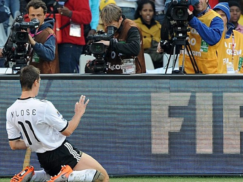 Miroslav Klose bejubelt sein 1:0.