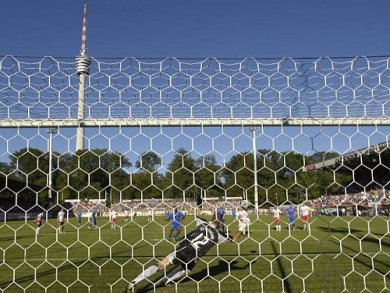 Gazi-Stadion auf der Waldau