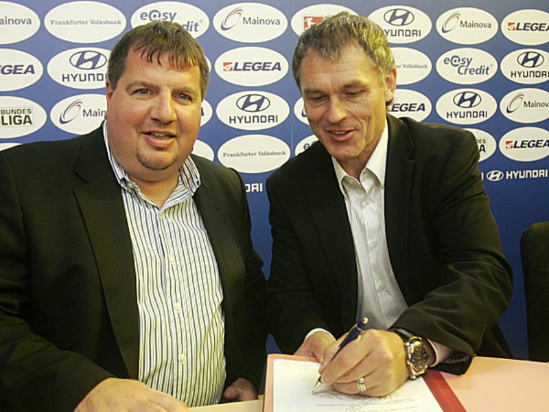 Wegen des Wechsels von Hans-Jürgen Boysen (r.) ist FSV-Geschäftsführer Bernd Reisig vom OFC unter Beschuss geraten.