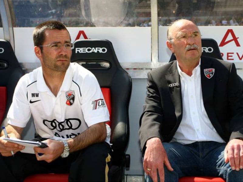 Fußball, 3. Liga: Horst Köppel (re.) wurde beim FCI freigestellt, es übernimmt vorerst Michael Wiesinger.