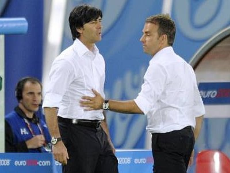 Joachim Löw (li.) und Hansi Flick (re.)