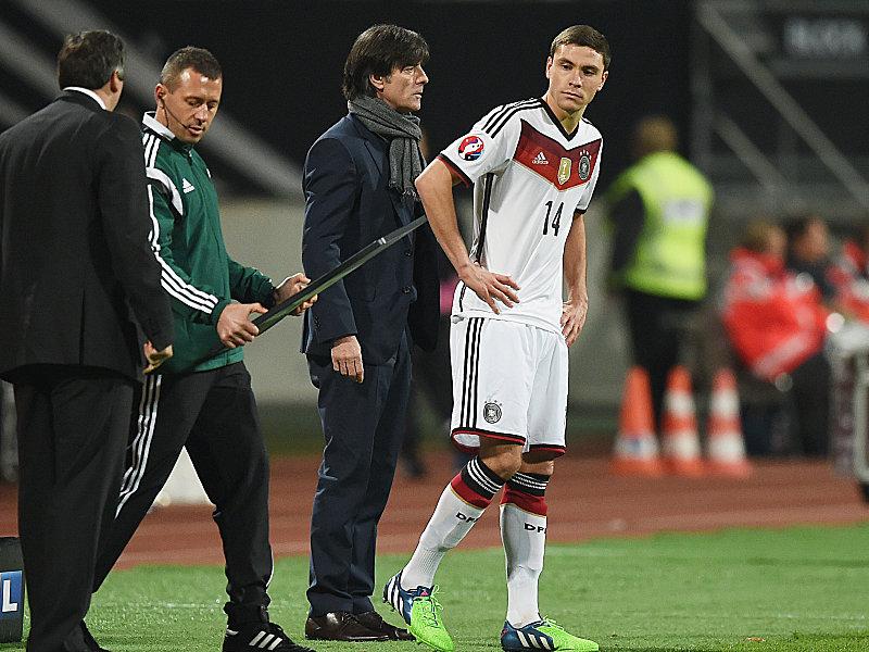 Jonas Hector mit Trainer Joachim Löw