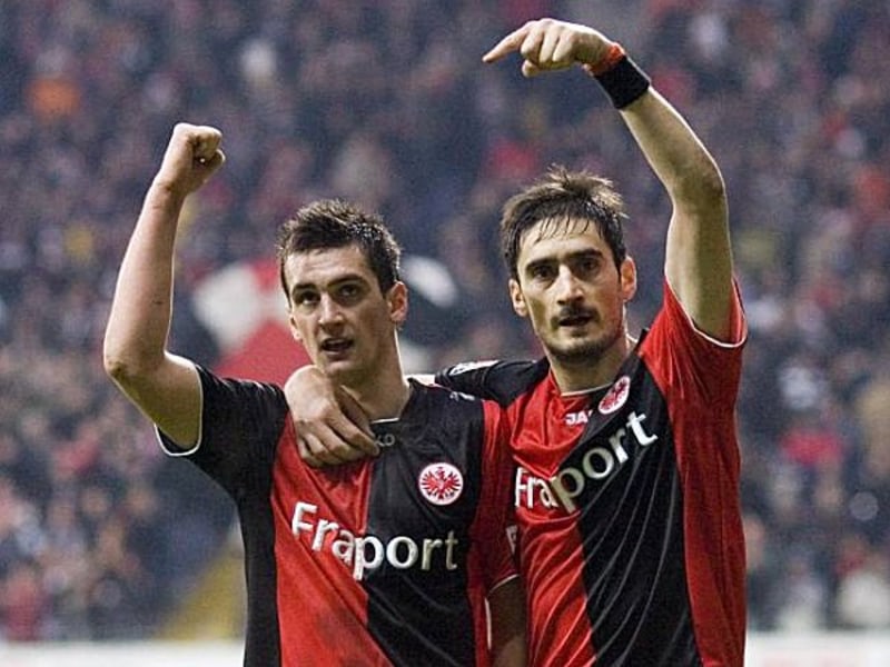 Fußball, Bundesliga: Martin Fenin und Nikos Liberopoulos (Eintracht Frankfurt)