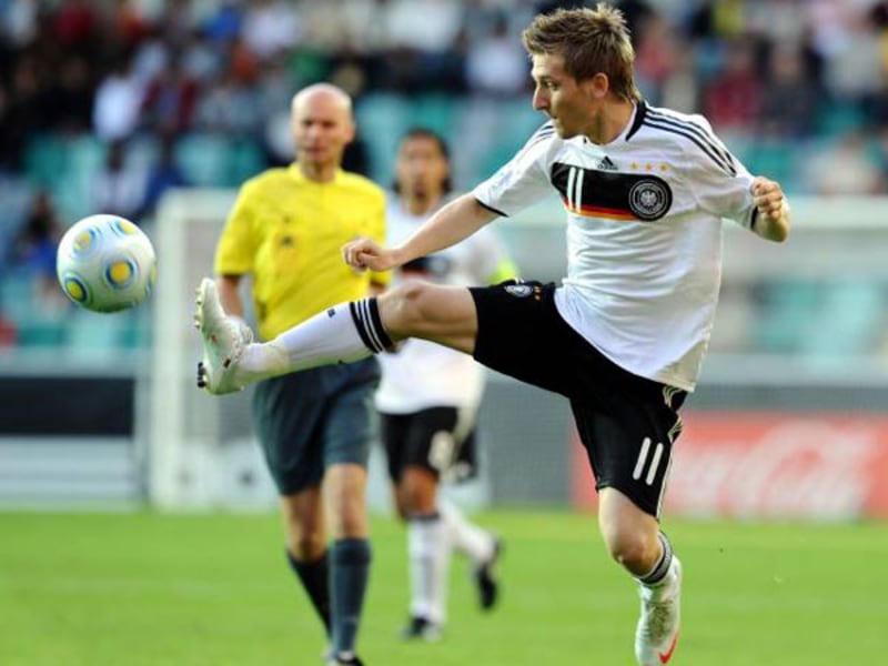 Fußball, Bundesliga: Marko Marin, hier mit der U 21 in Aktion, wechselt von Gladbach nach Bremen.