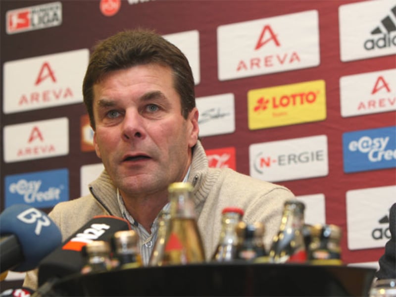 Fußball, Bundesliga: Dieter Hecking soll dem FCN wieder Leben einhauchen.