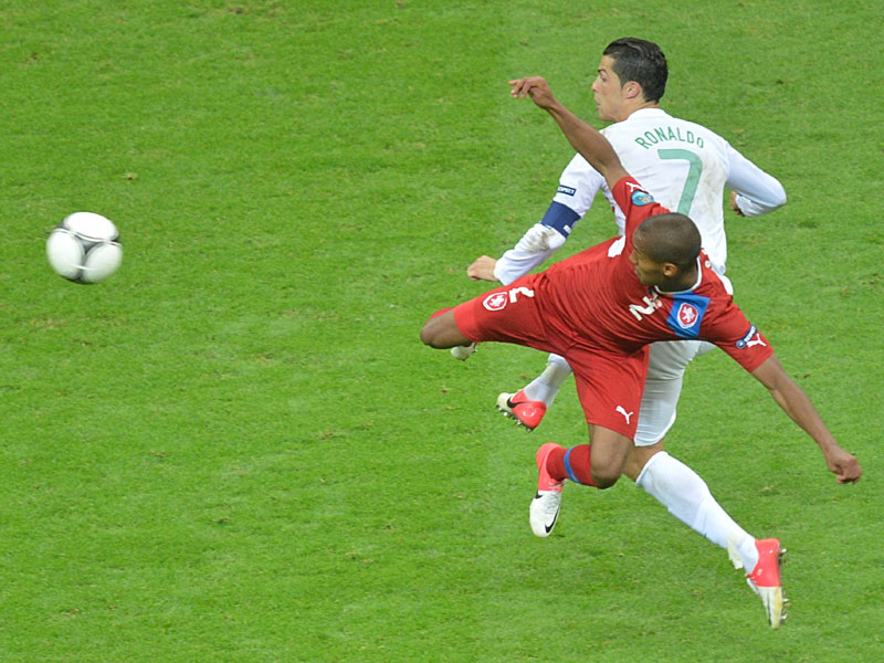 Theodor Gebre Selassie gegen Cristiano Ronaldo