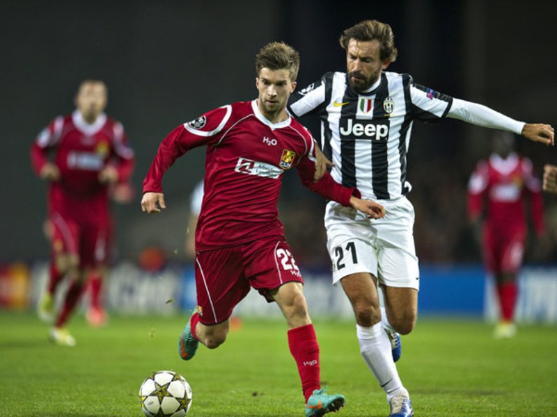 Andreas Laudrup (li.) gegen Andrea Pirlo