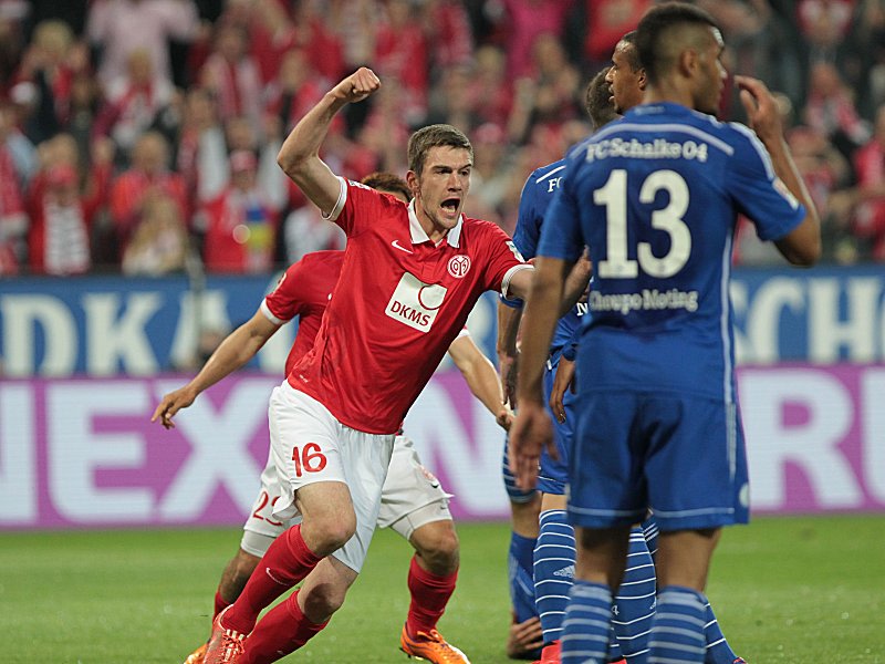 Mainzer Torjäger: Stefan Bell (#16) jubelt.