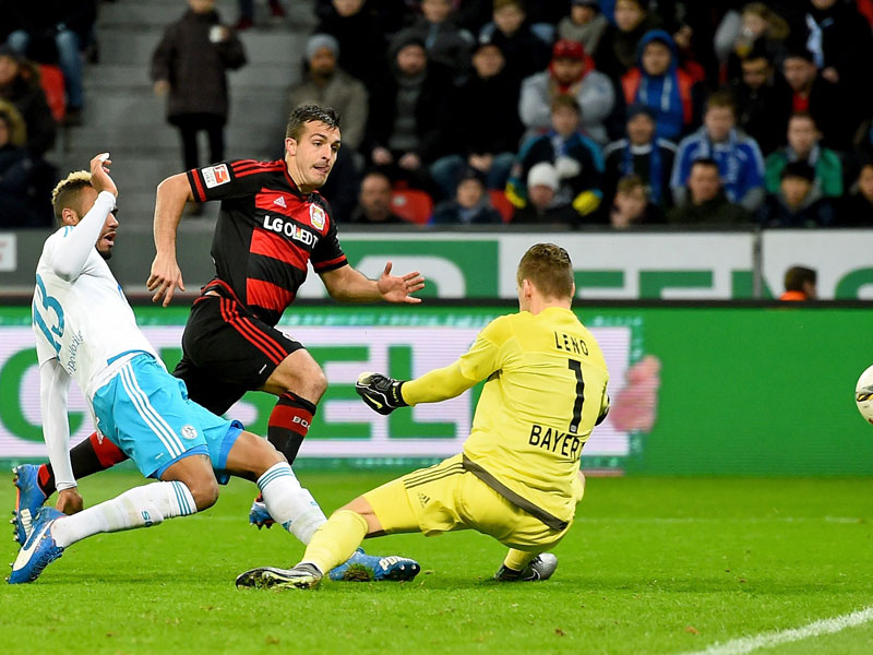 Schalkes Choupo-Moting erzielt das 1:0 für königsblau.